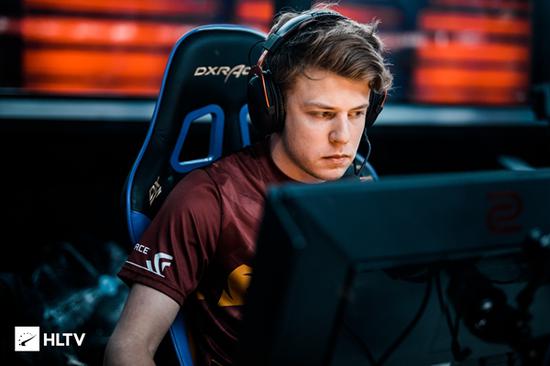 HLTV奖项：年度最佳突破选手 - Donk