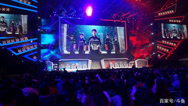 十年老粉不请自来？RNG同组对手派出女辅助